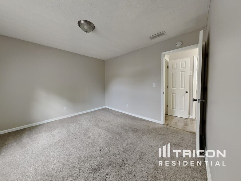 Building Photo - 530 Saddle Shoals Dr