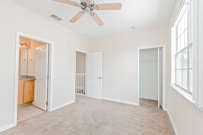 Building Photo - LEASING INCENTIVE!!!!!Gorgeous 3 Bed Townh...