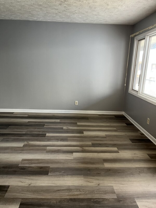 Building Photo - 639 E 10th St