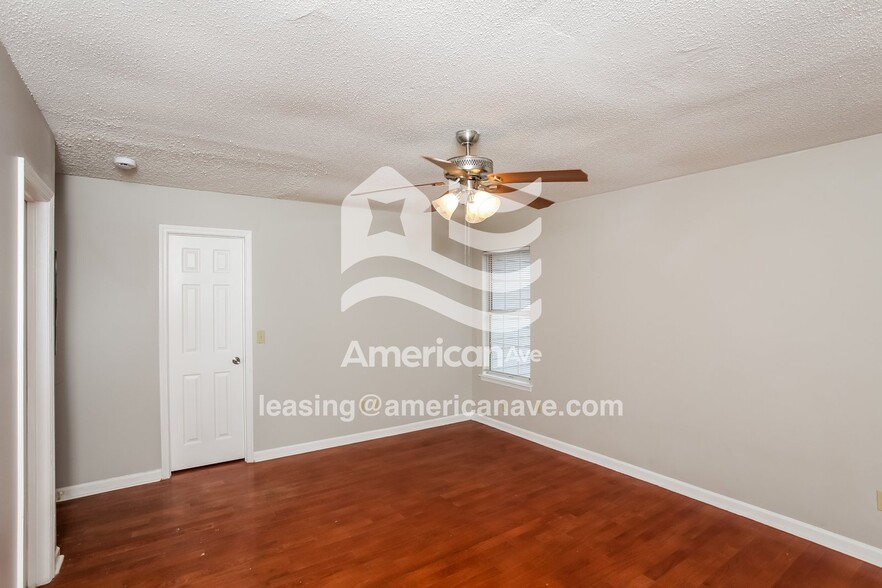 Building Photo - 128 Winslow Way