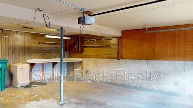 Building Photo - 3660 Brentwood Terrace