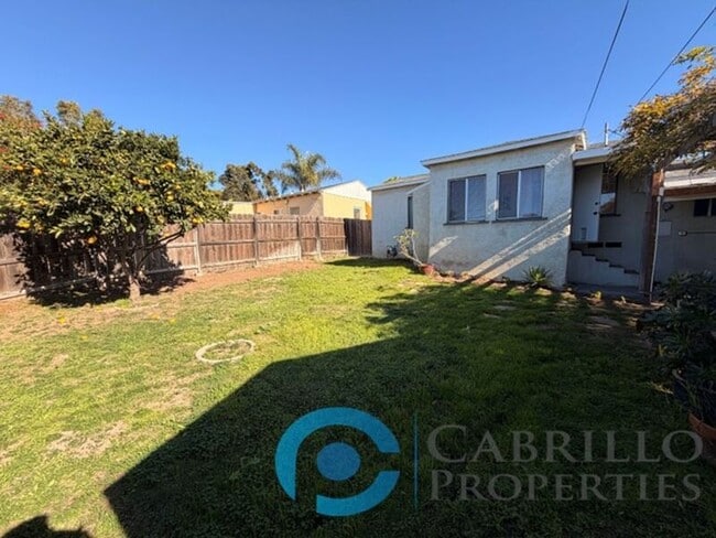 Building Photo - 2412 Chicago St