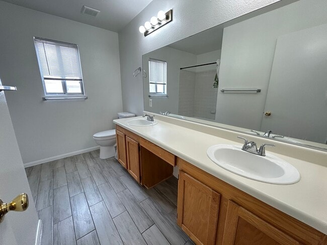 Building Photo - No HOA! 4 Bedroom 2.5 Bath with Pool!
