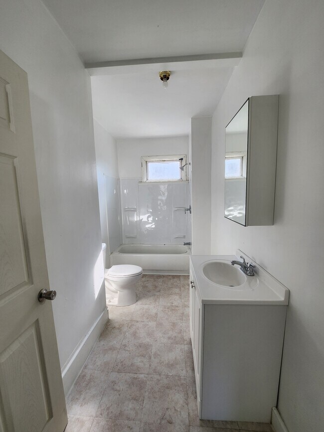 Building Photo - 366 Douglas Ave