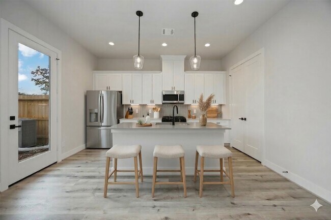 Building Photo - 6107 Campo Vista Dr