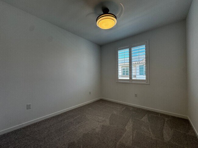 Building Photo - Beautiful, New Siena 3 Bedroom, 2.5 Bath Townhome with Solar for Rent