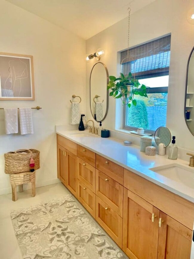 Building Photo - 1130 SE Tenino St