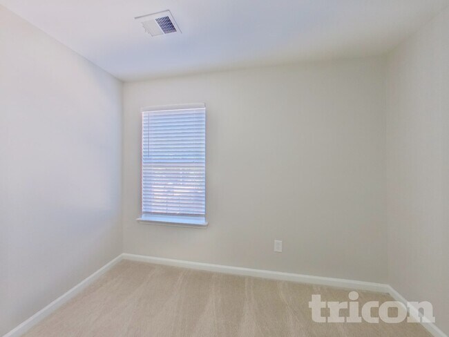 Building Photo - 369 Drooping Leaf Rd