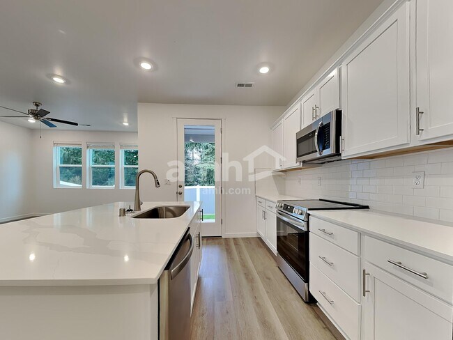 Building Photo - 5245 Turnstone St SE