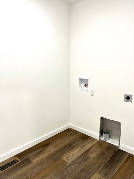 Utility Room - 800 Hoffman Hills Blvd