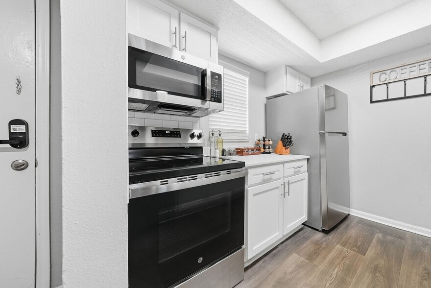 Building Photo - 8307 Royal Sand Cir