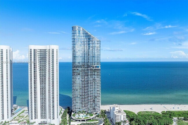 Building Photo - 15701 Collins Ave