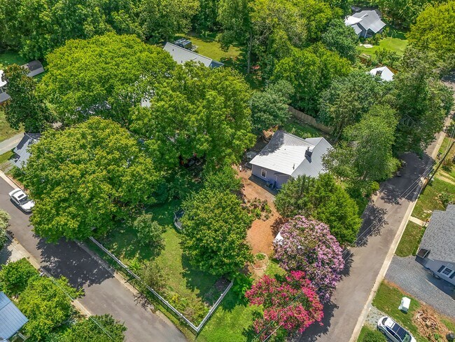 Building Photo - Fully Furnished Cottage in Pittsboro