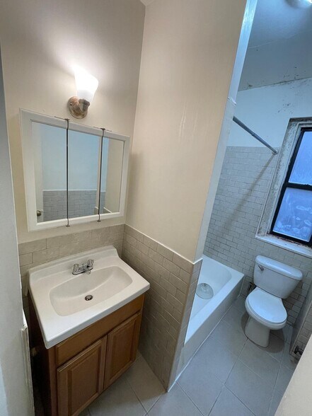 Building Photo - 142 W 238th St