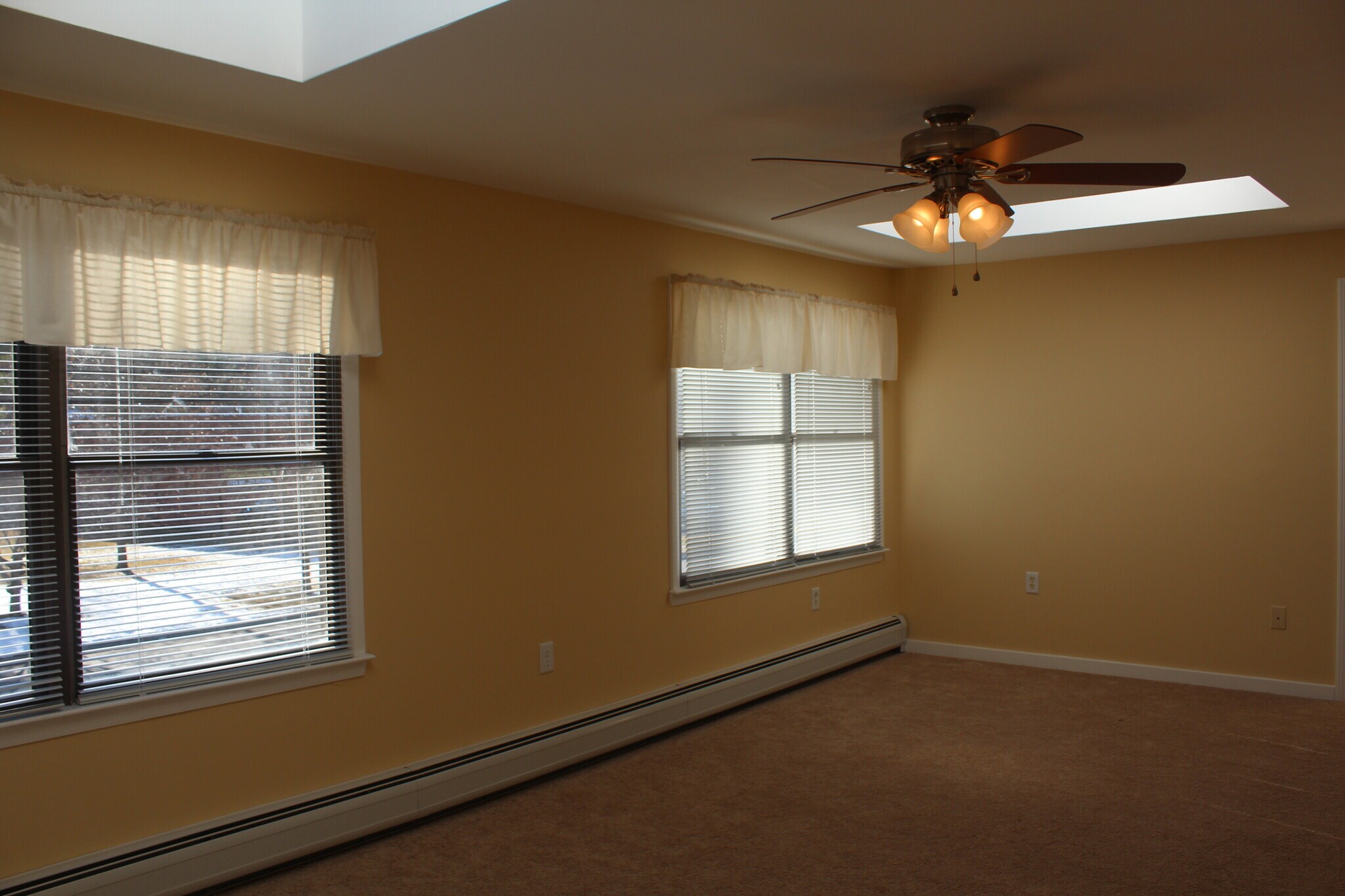 Building Photo - 167 Elm St