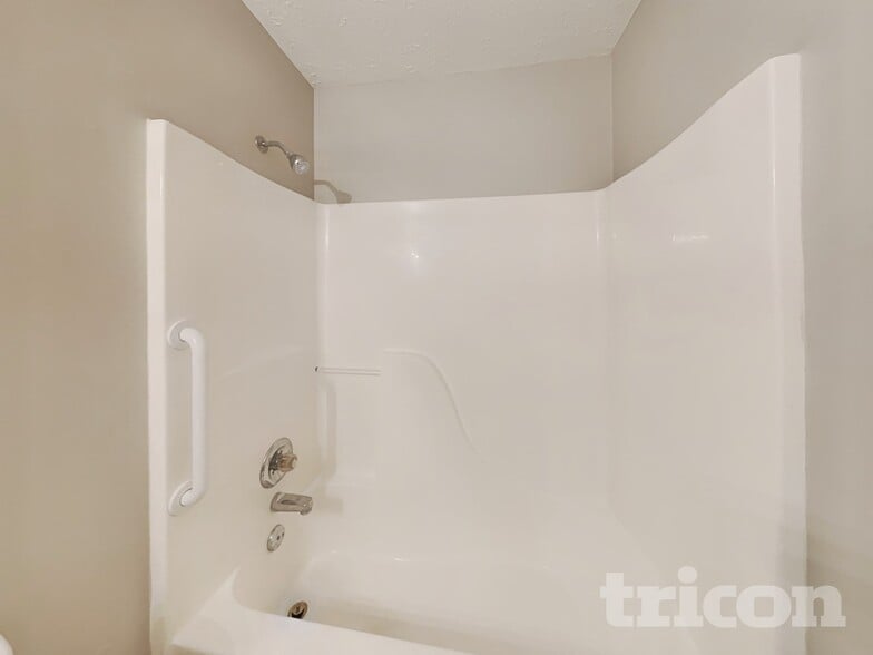 Building Photo - 1963 Central Park Blvd W