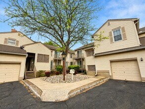 Building Photo - 46 Commonwealth Dr