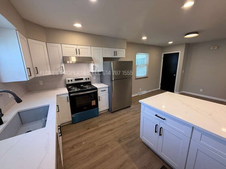 Building Photo - 4406 Glenmawr Ave