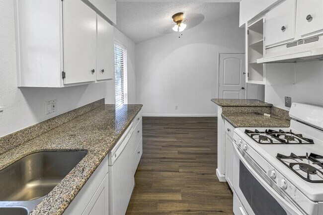 Building Photo - 32 E Rivercrest Dr