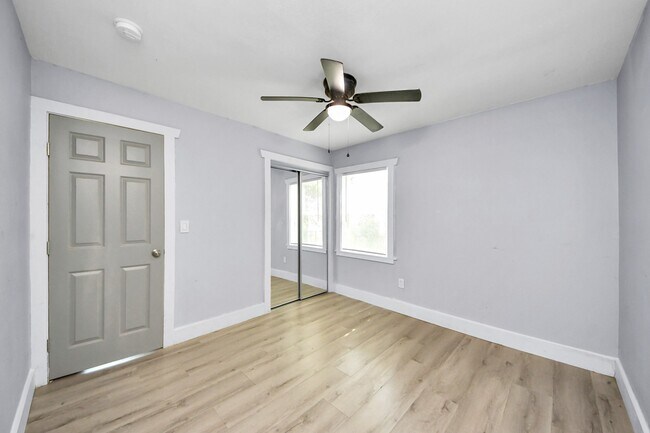 Building Photo - 5738 Kenilwood Dr