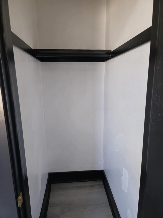 Building Photo - 1124 S 10th St