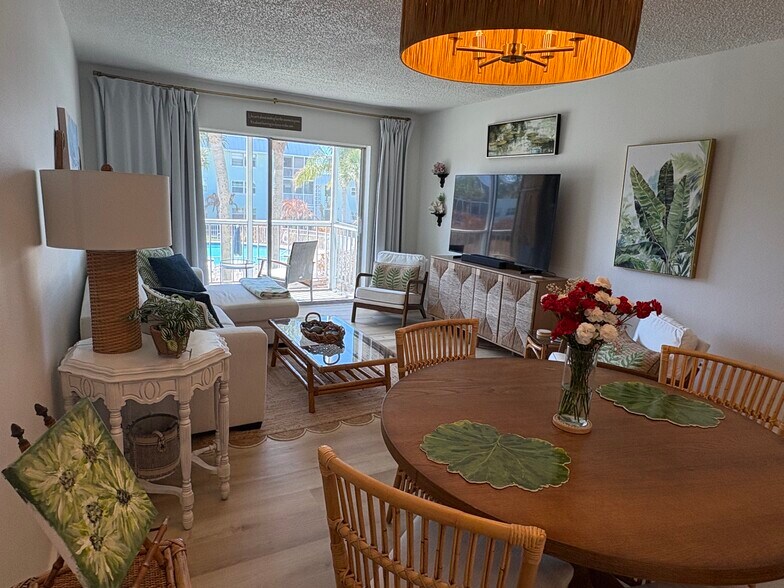 Building Photo - 325 N Causeway