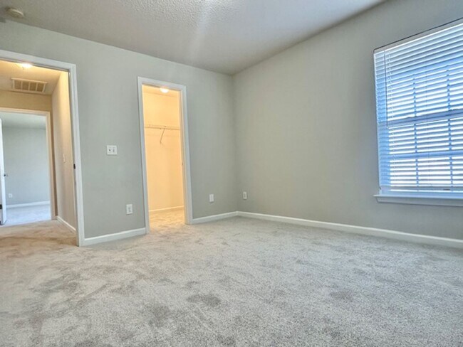 Building Photo - SPACIOUS 4 BEDROOM HOME IN PARK WEST - CHAPIN