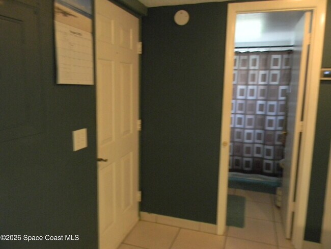 Building Photo - 981 Sonesta Ave NE