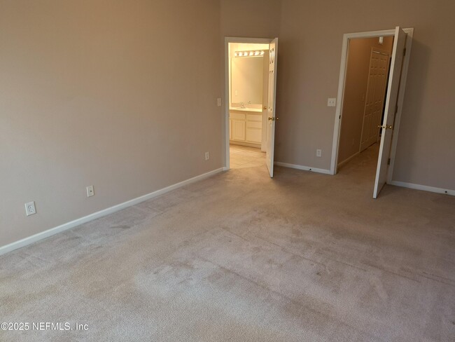 Building Photo - 3253 Climbing Ivy Trail