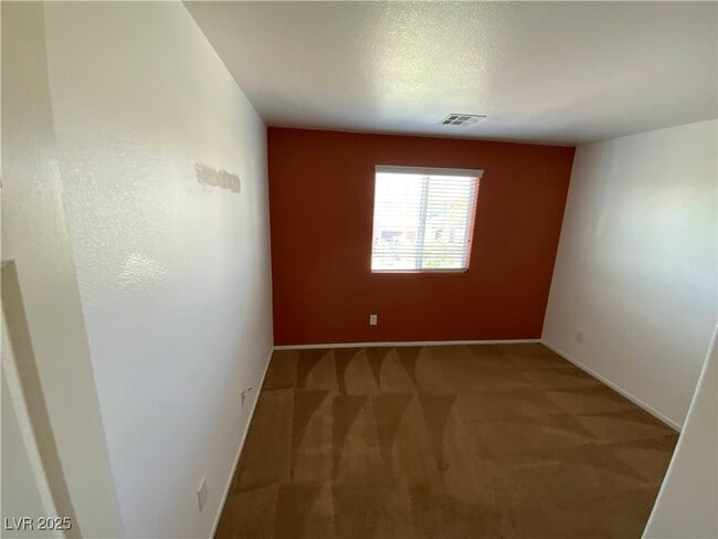 Building Photo - 2871 Rothesay Ave