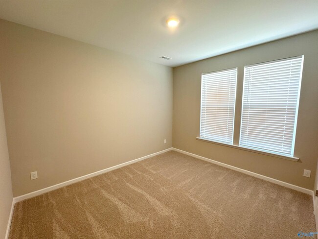 Building Photo - 228 Hibiscus Dr