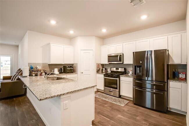 Building Photo - 908 Vogel Dr