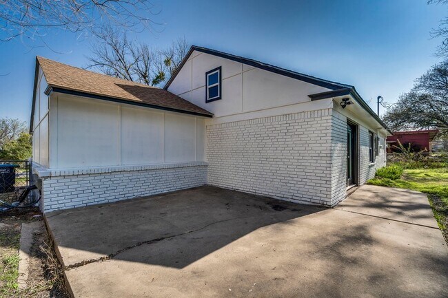 Building Photo - 3561 Westfield Ave