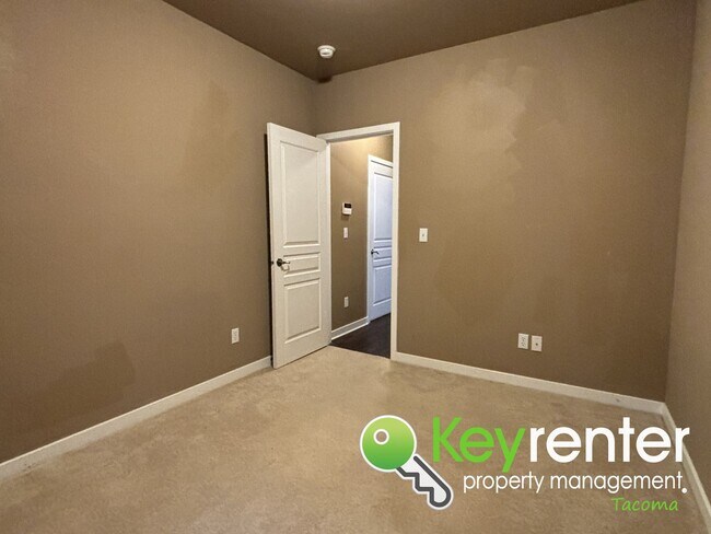 Building Photo - Dream Townhome in Tacoma, WA!