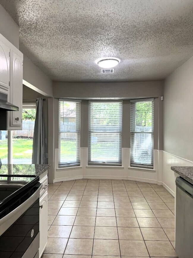 Building Photo - Your Dream Home Awaits! $500 OFF FIRST FUL...