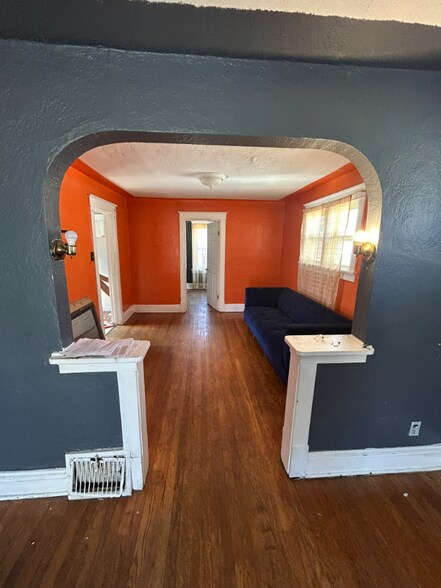 Building Photo - 5621 Hodiamont Ave