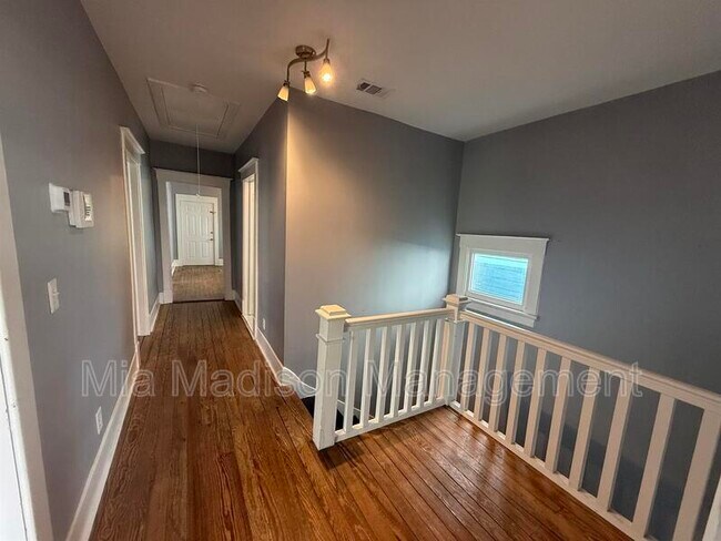 Building Photo - 607 W 44th St