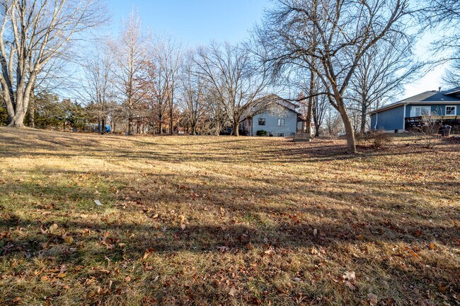Building Photo - Large SW CoMo Duplex - 4 bed - 2.5 bath