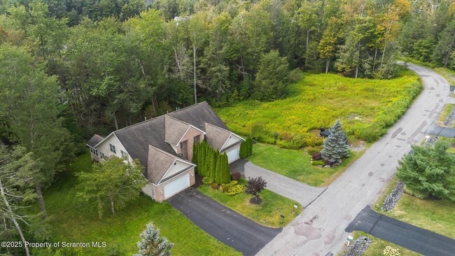 Building Photo - 32 Pine Tree Dr