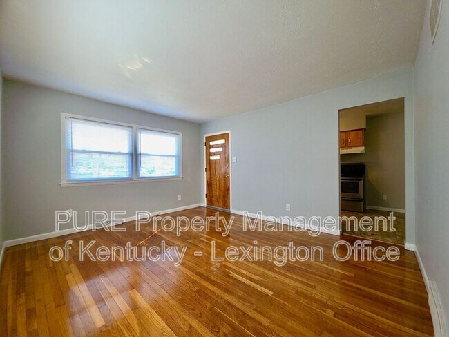 Building Photo - 3510 Lansdowne Dr