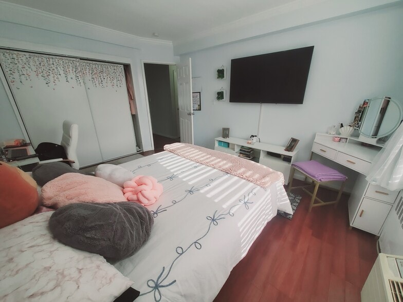 Building Photo - 7 4th St