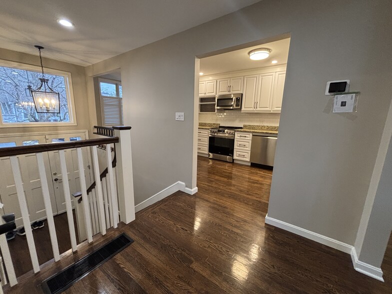 Kitchen Entry - 6 Goldfinch Ln