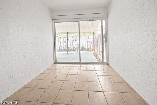 Building Photo - 5078 Amber Ln