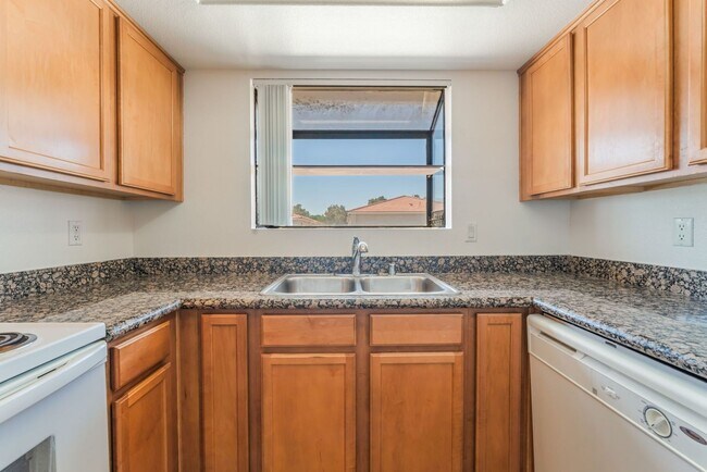 Building Photo - 7300 W Pirates Cove Rd