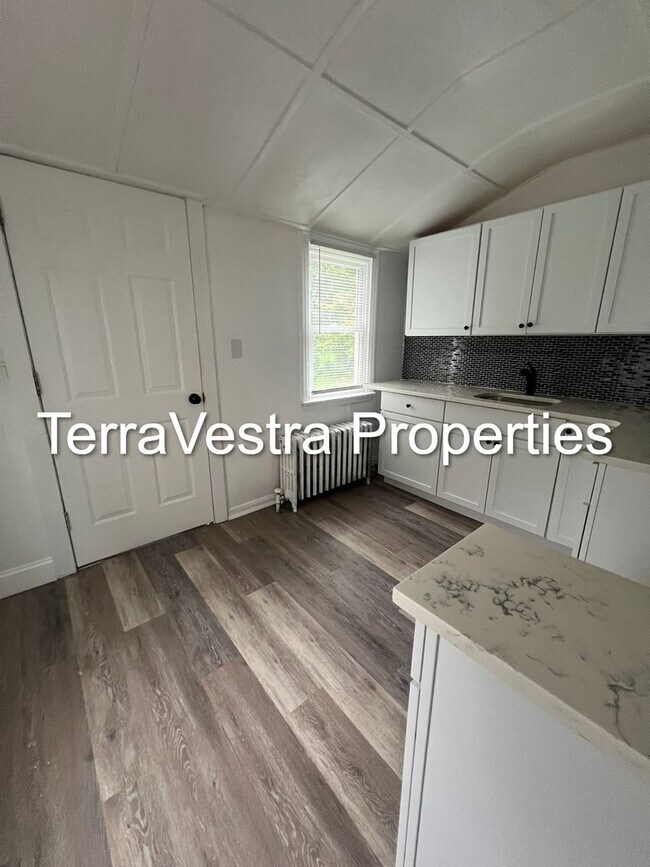 Building Photo - 3 bed single family in Salem. Eligible for...
