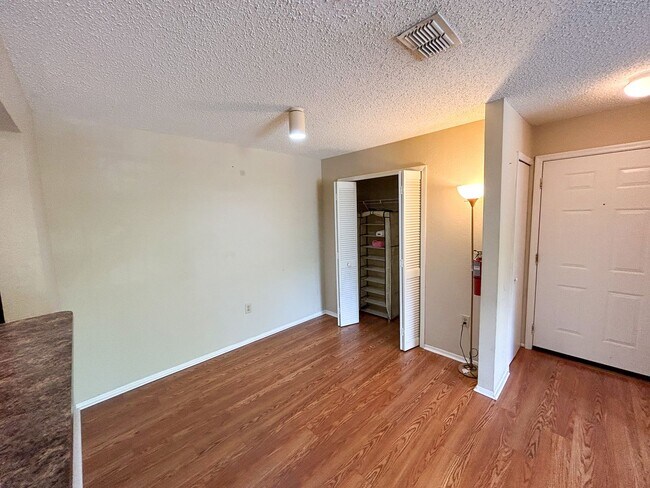 Building Photo - 3705 SW 27th St
