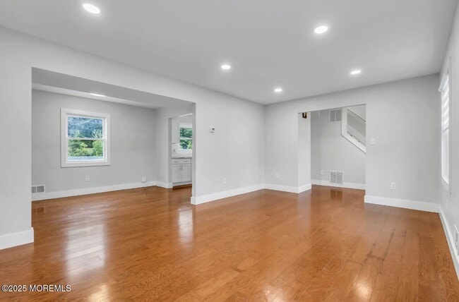 Building Photo - 2300 Oak Knoll Dr