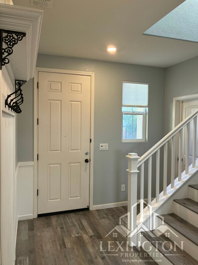 Building Photo - Elegant, 3BD/2.5BA, Sacramento Home in Nat...