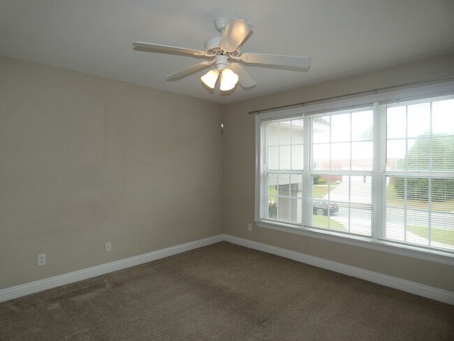 Building Photo - Marvelous Executive Pool Home in Hammersmith