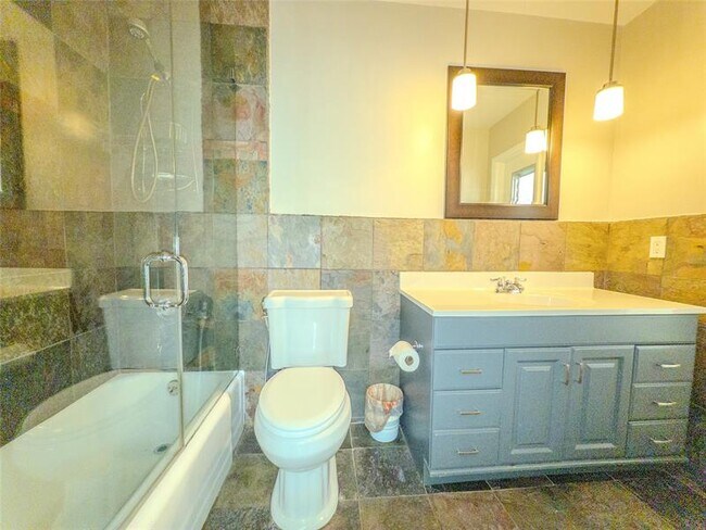 Building Photo - 560 SW 62nd Ave